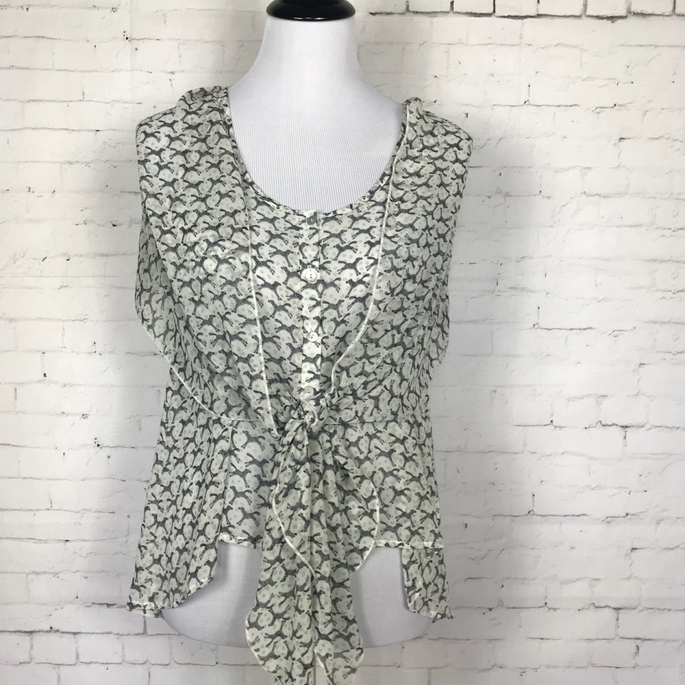 D’CLOSET Top with/attached Cape